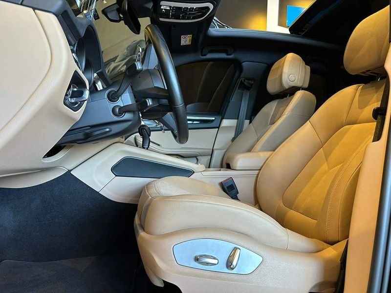 Porsche Macan 2.0 Turbo 2021/2022 CONCEPT MOTORS PASSO FUNDO / Carros no Vale