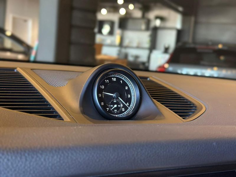 Porsche Macan 2.0 Turbo 2021/2022 CONCEPT MOTORS PASSO FUNDO / Carros no Vale