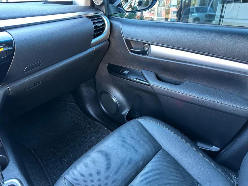 Toyota Hilux CD SRX Plus 4×4 2.8 TDI Die Aut. 2024/2024 CONCEPT MOTORS PASSO FUNDO / Carros no Vale