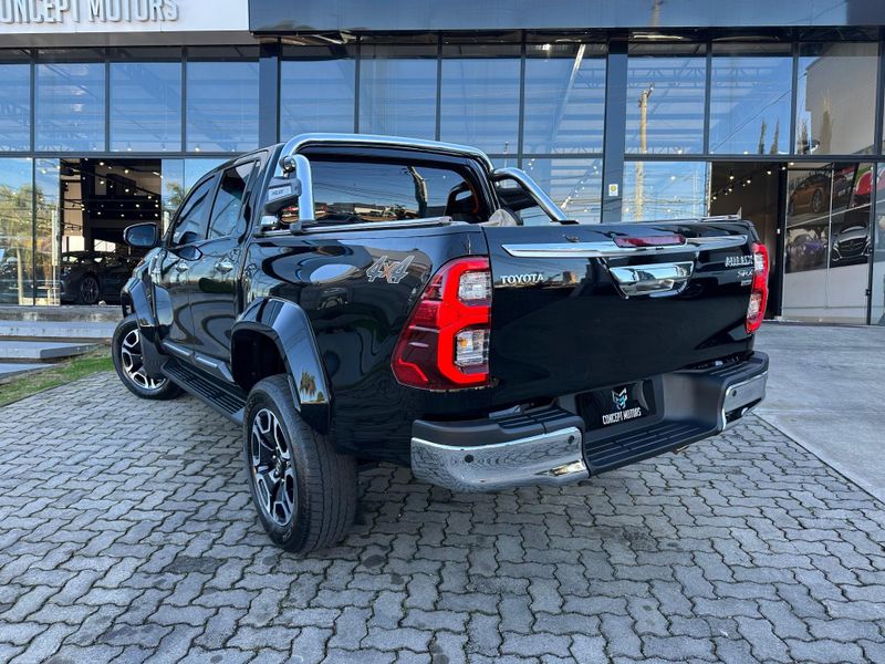 Toyota Hilux CD SRX Plus 4×4 2.8 TDI Die Aut. 2024/2024 CONCEPT MOTORS PASSO FUNDO / Carros no Vale