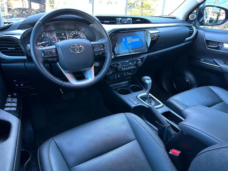 Toyota Hilux CD SRX Plus 4×4 2.8 TDI Die Aut. 2024/2024 CONCEPT MOTORS PASSO FUNDO / Carros no Vale