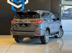 Toyota Hilux SW4 SRX 4×4 2.8 TDI 16V Dies Aut. 2019/2019 CONCEPT MOTORS PASSO FUNDO / Carros no Vale