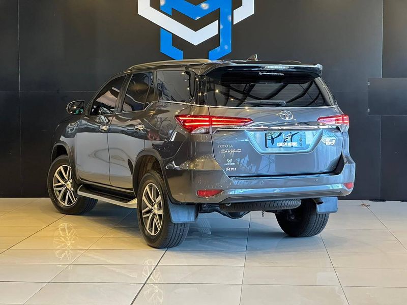 Toyota Hilux SW4 SRX 4×4 2.8 TDI 16V Dies Aut. 2019/2019 CONCEPT MOTORS PASSO FUNDO / Carros no Vale