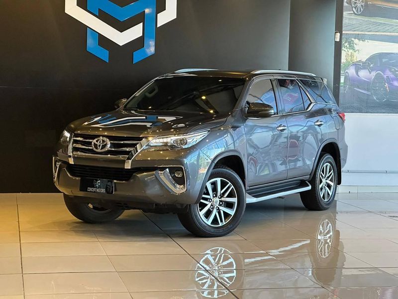 Toyota Hilux SW4 SRX 4×4 2.8 TDI 16V Dies Aut. 2019/2019 CONCEPT MOTORS PASSO FUNDO / Carros no Vale