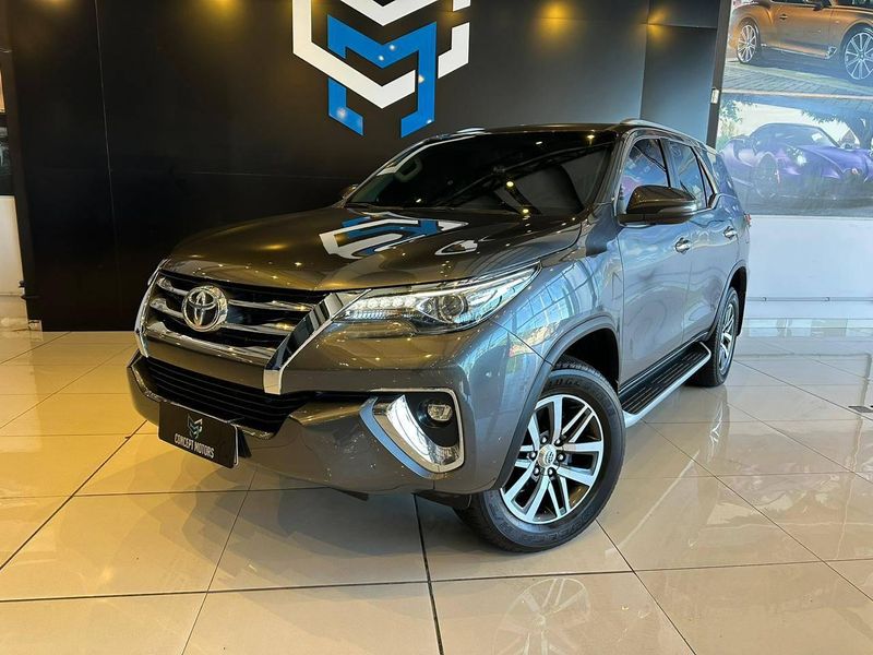 Toyota Hilux SW4 SRX 4×4 2.8 TDI 16V Dies Aut. 2019/2019 CONCEPT MOTORS PASSO FUNDO / Carros no Vale