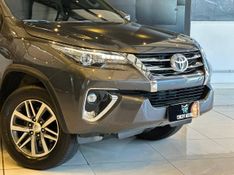 Toyota Hilux SW4 SRX 4×4 2.8 TDI 16V Dies Aut. 2019/2019 CONCEPT MOTORS PASSO FUNDO / Carros no Vale