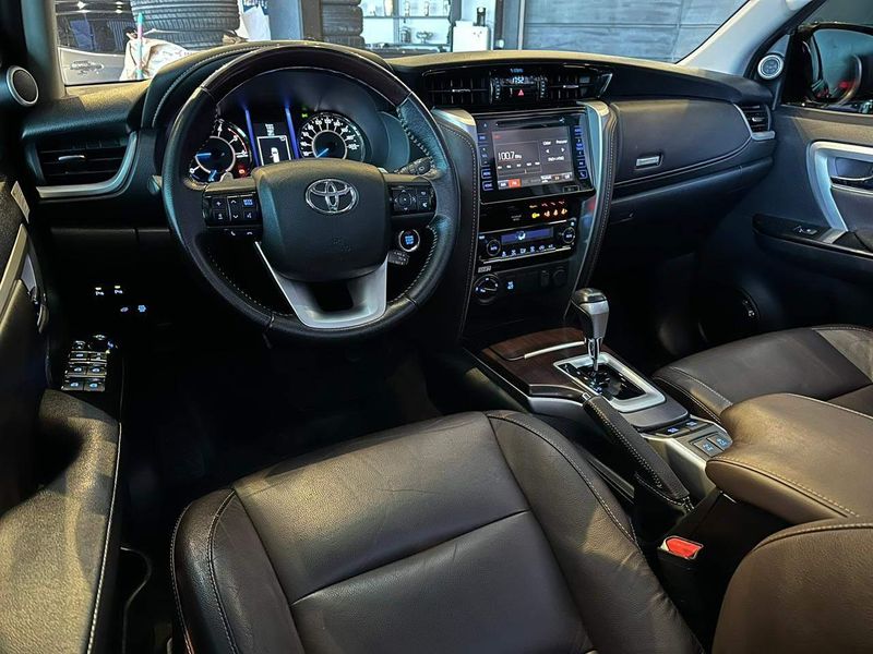 Toyota Hilux SW4 SRX 4×4 2.8 TDI 16V Dies Aut. 2019/2019 CONCEPT MOTORS PASSO FUNDO / Carros no Vale