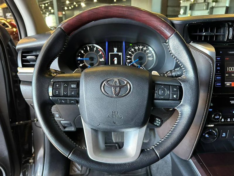 Toyota Hilux SW4 SRX 4×4 2.8 TDI 16V Dies Aut. 2019/2019 CONCEPT MOTORS PASSO FUNDO / Carros no Vale