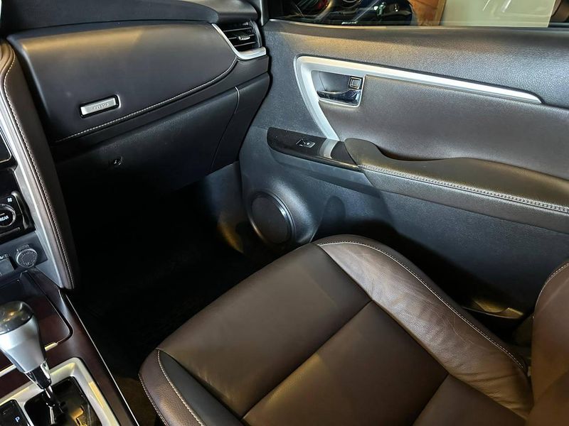 Toyota Hilux SW4 SRX 4×4 2.8 TDI 16V Dies Aut. 2019/2019 CONCEPT MOTORS PASSO FUNDO / Carros no Vale