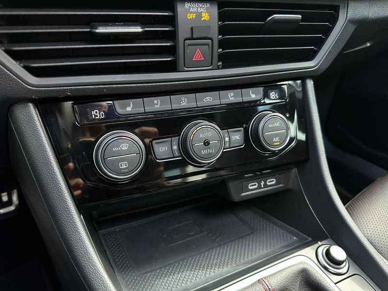 Volkswagen Jetta GLI 350 TSI 2.0 16V 4p Aut. 2024/2024 CONCEPT MOTORS PASSO FUNDO / Carros no Vale