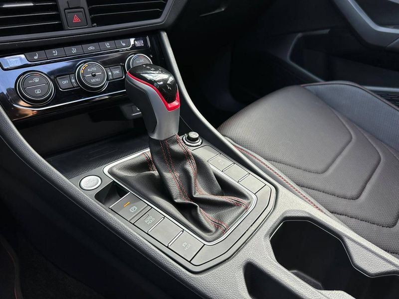 Volkswagen Jetta GLI 350 TSI 2.0 16V 4p Aut. 2024/2024 CONCEPT MOTORS PASSO FUNDO / Carros no Vale