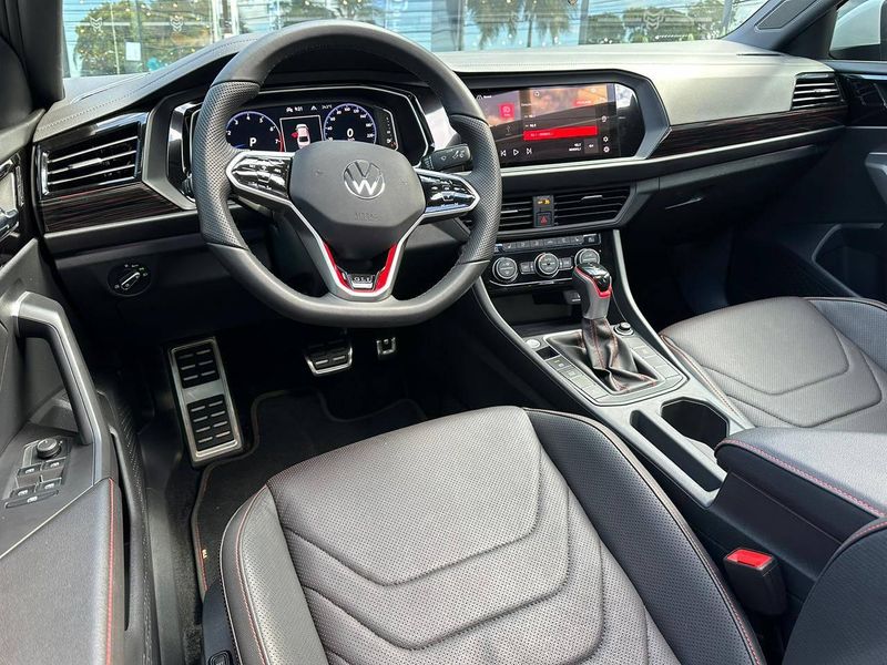 Volkswagen Jetta GLI 350 TSI 2.0 16V 4p Aut. 2024/2024 CONCEPT MOTORS PASSO FUNDO / Carros no Vale