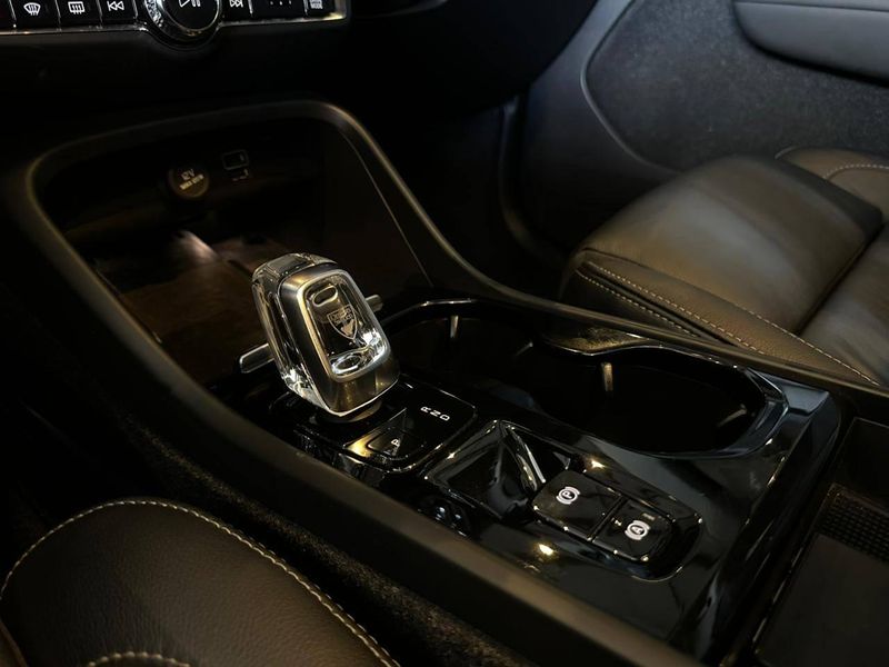 Volvo XC40 T-5 INSCRIPTION 1.5 FWD (HÃ­brido) 2021/2022 CONCEPT MOTORS PASSO FUNDO / Carros no Vale