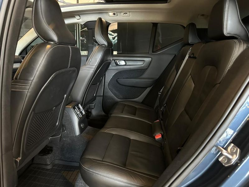 Volvo XC40 T-5 INSCRIPTION 1.5 FWD (HÃ­brido) 2021/2022 CONCEPT MOTORS PASSO FUNDO / Carros no Vale