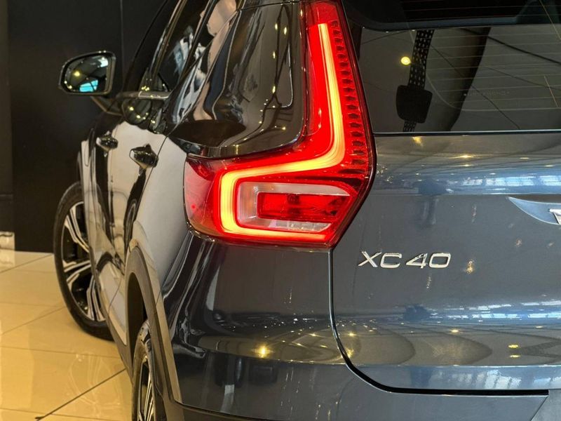Volvo XC40 T-5 INSCRIPTION 1.5 FWD (HÃ­brido) 2021/2022 CONCEPT MOTORS PASSO FUNDO / Carros no Vale