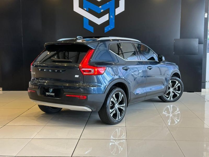 Volvo XC40 T-5 INSCRIPTION 1.5 FWD (HÃ­brido) 2021/2022 CONCEPT MOTORS PASSO FUNDO / Carros no Vale