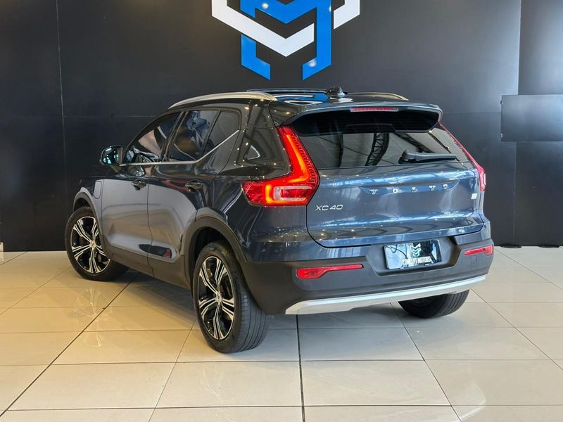 Volvo XC40 T-5 INSCRIPTION 1.5 FWD (HÃ­brido) 2021/2022 CONCEPT MOTORS PASSO FUNDO / Carros no Vale