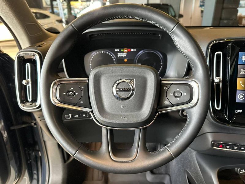 Volvo XC40 T-5 INSCRIPTION 1.5 FWD (HÃ­brido) 2021/2022 CONCEPT MOTORS PASSO FUNDO / Carros no Vale