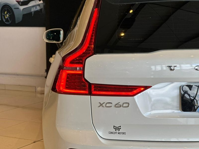 Volvo XC60 T-8 INSC EXPRESS 2.0 (HÃ­brido) 2021/2022 CONCEPT MOTORS PASSO FUNDO / Carros no Vale