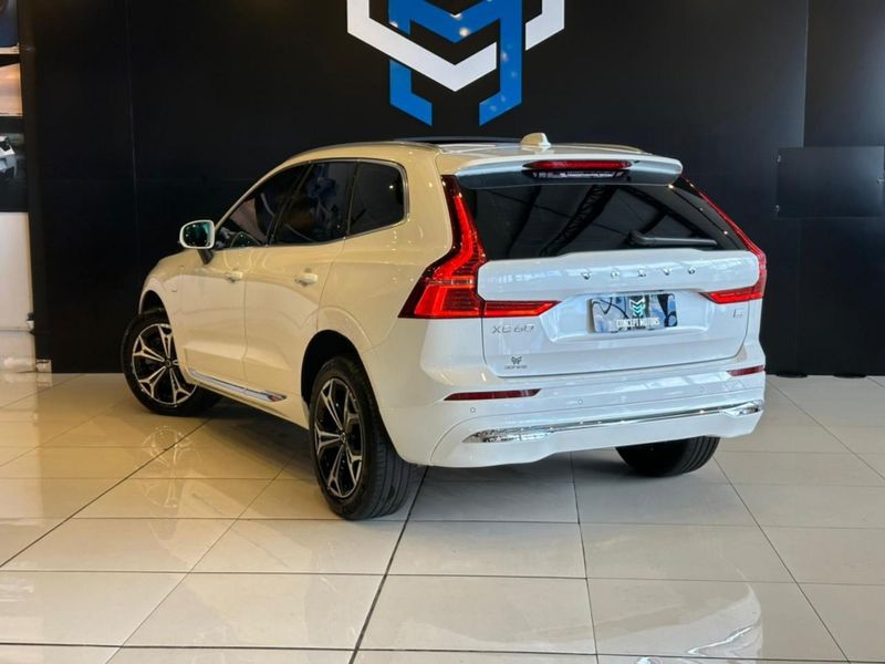 Volvo XC60 T-8 INSC EXPRESS 2.0 (HÃ­brido) 2021/2022 CONCEPT MOTORS PASSO FUNDO / Carros no Vale