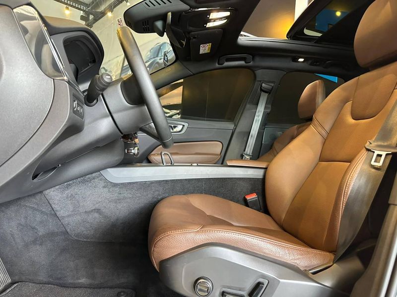 Volvo XC60 T-8 INSC EXPRESS 2.0 (HÃ­brido) 2021/2022 CONCEPT MOTORS PASSO FUNDO / Carros no Vale