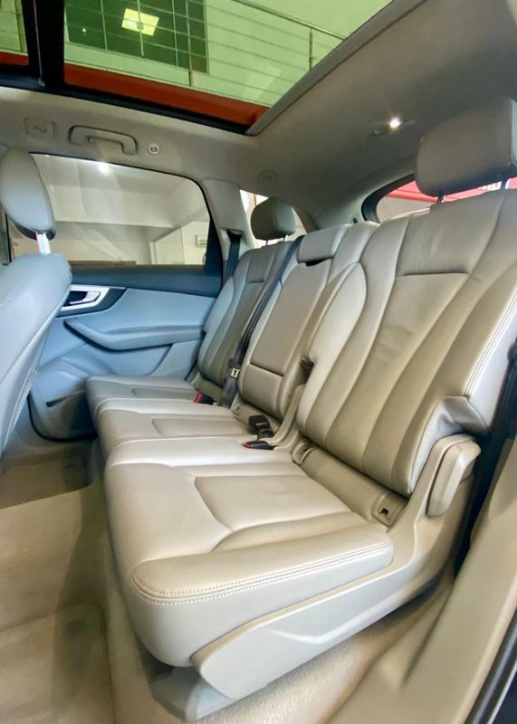 Audi Q7 3.0 V6 TDI Quat.Tip Die./Perfor. 2018/2018 PC VEÍCULOS SANTA CRUZ DO SUL / Carros no Vale Audi Q7 3.0 V6 TDI Quat.Tip Die./Perfor. 2018/2018 PC VEÍCULOS SANTA CRUZ DO SUL / Carros no Vale