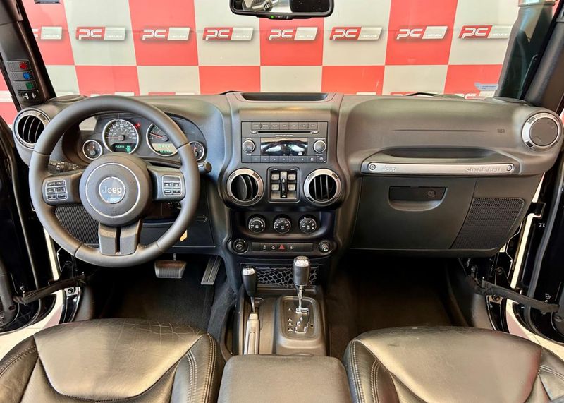 Jeep Wrangler Unlimited Sport 3.6 V6 284cv 2015/2015 PC VEÍCULOS SANTA CRUZ DO SUL / Carros no Vale
