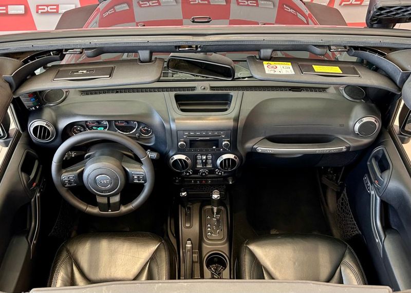 Jeep Wrangler Unlimited Sport 3.6 V6 284cv 2015/2015 PC VEÍCULOS SANTA CRUZ DO SUL / Carros no Vale