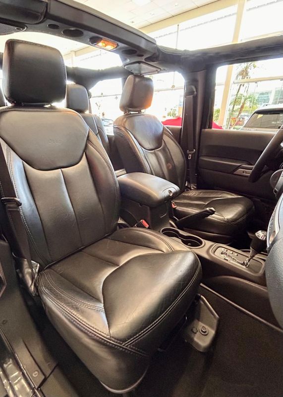 Jeep Wrangler Unlimited Sport 3.6 V6 284cv 2015/2015 PC VEÍCULOS SANTA CRUZ DO SUL / Carros no Vale