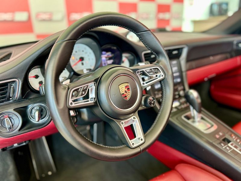 Porsche 911 Carrera GTS Cabriolet 3.0 (992) 2018/2018 PC VEÍCULOS SANTA CRUZ DO SUL / Carros no Vale Porsche 911 Carrera GTS Cabriolet 3.0 (992) 2018/2018 PC VEÍCULOS SANTA CRUZ DO SUL / Carros no Vale