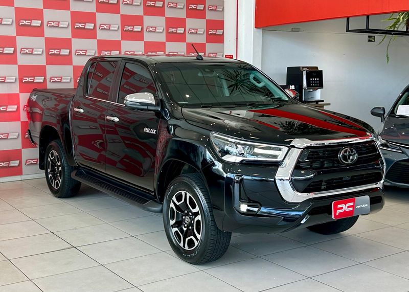 Toyota Hilux CD SRX 4×4 2.8 TDI 16V 2022/2023 PC VEÍCULOS SANTA CRUZ DO SUL / Carros no Vale Toyota Hilux CD SRX 4×4 2.8 TDI 16V 2022/2023 PC VEÍCULOS SANTA CRUZ DO SUL / Carros no Vale