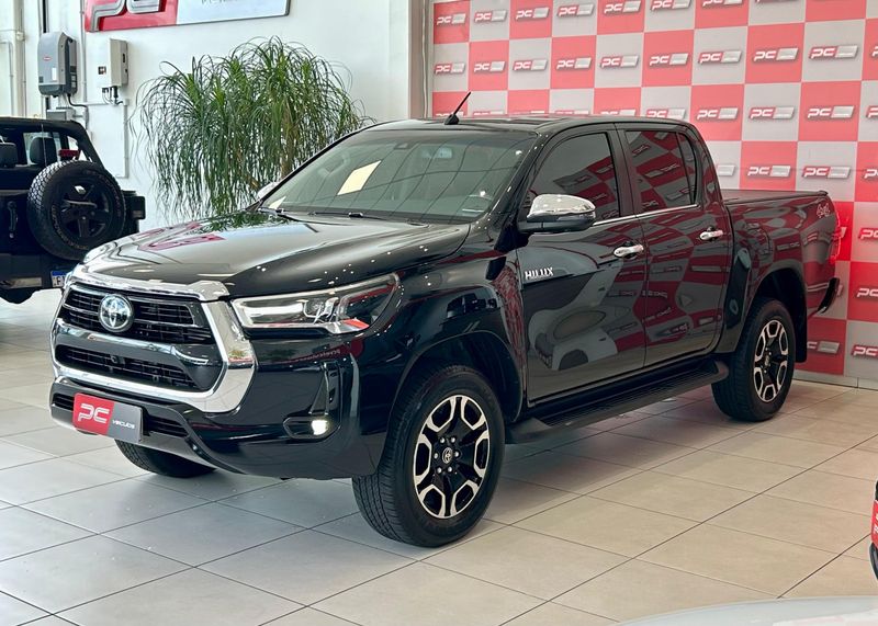 Toyota Hilux CD SRX 4×4 2.8 TDI 16V 2022/2023 PC VEÍCULOS SANTA CRUZ DO SUL / Carros no Vale Toyota Hilux CD SRX 4×4 2.8 TDI 16V 2022/2023 PC VEÍCULOS SANTA CRUZ DO SUL / Carros no Vale