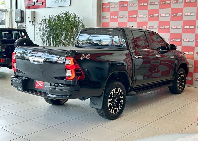 Toyota Hilux CD SRX 4×4 2.8 TDI 16V 2022/2023 PC VEÍCULOS SANTA CRUZ DO SUL / Carros no Vale Toyota Hilux CD SRX 4×4 2.8 TDI 16V 2022/2023 PC VEÍCULOS SANTA CRUZ DO SUL / Carros no Vale