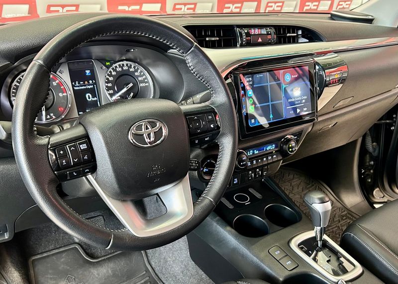 Toyota Hilux CD SRX 4×4 2.8 TDI 16V 2022/2023 PC VEÍCULOS SANTA CRUZ DO SUL / Carros no Vale Toyota Hilux CD SRX 4×4 2.8 TDI 16V 2022/2023 PC VEÍCULOS SANTA CRUZ DO SUL / Carros no Vale