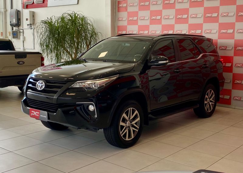 Toyota Hilux SW4 SRX 4×4 2.8 TDI 16V Dies 2017/2017 PC VEÍCULOS SANTA CRUZ DO SUL / Carros no Vale