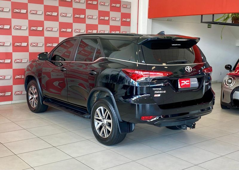 Toyota Hilux SW4 SRX 4×4 2.8 TDI 16V Dies 2017/2017 PC VEÍCULOS SANTA CRUZ DO SUL / Carros no Vale