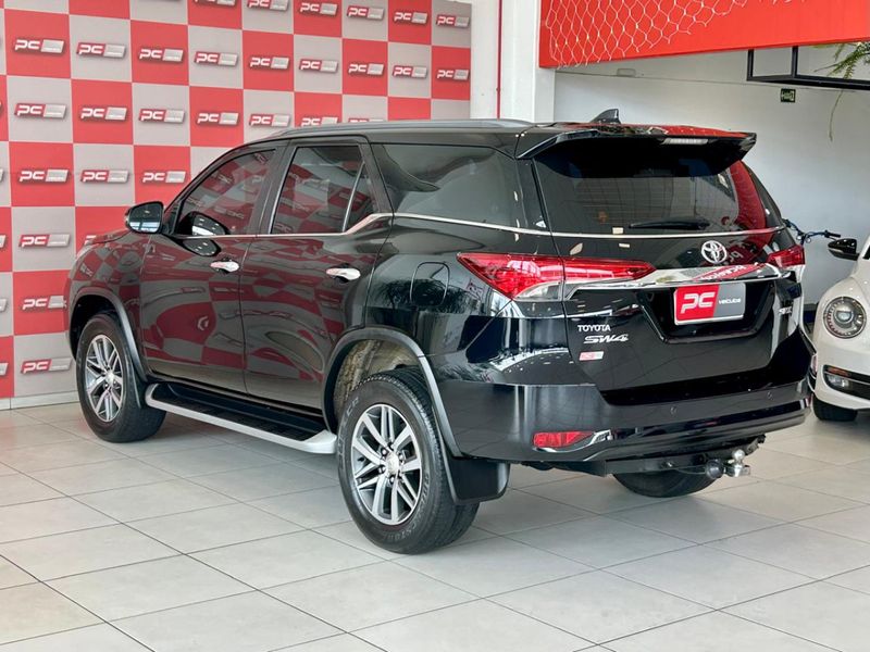 Toyota Hilux SW4 SRX 4×4 2.8 TDI 16V Dies 2018/2019 PC VEÍCULOS SANTA CRUZ DO SUL / Carros no Vale