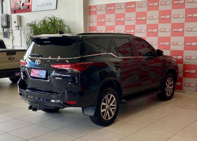 Toyota Hilux SW4 SRX 4×4 2.8 TDI 16V Dies 2017/2017 PC VEÍCULOS SANTA CRUZ DO SUL / Carros no Vale