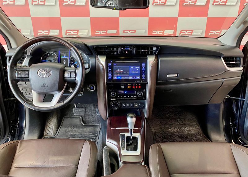 Toyota Hilux SW4 SRX 4×4 2.8 TDI 16V Dies 2017/2017 PC VEÍCULOS SANTA CRUZ DO SUL / Carros no Vale