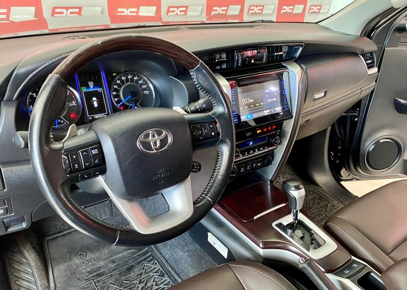 Toyota Hilux SW4 SRX 4×4 2.8 TDI 16V Dies 2017/2017 PC VEÍCULOS SANTA CRUZ DO SUL / Carros no Vale