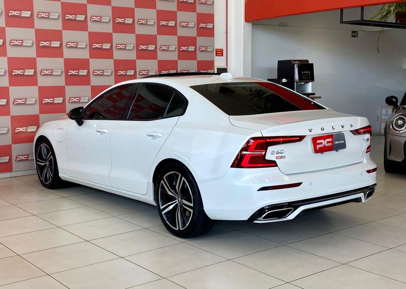 Volvo S60 T-8 R-DESIGN 2.0 407cv (Híbrido) 2019/2020 PC VEÍCULOS SANTA CRUZ DO SUL / Carros no Vale