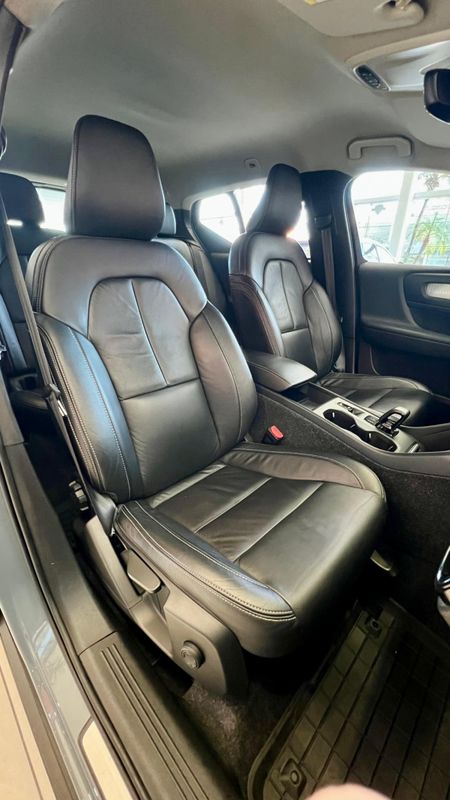 Volvo XC 40 T-5 INSC EXPRE 1.5 FWD (Híbrido) 2021/2022 PC VEÍCULOS SANTA CRUZ DO SUL / Carros no Vale