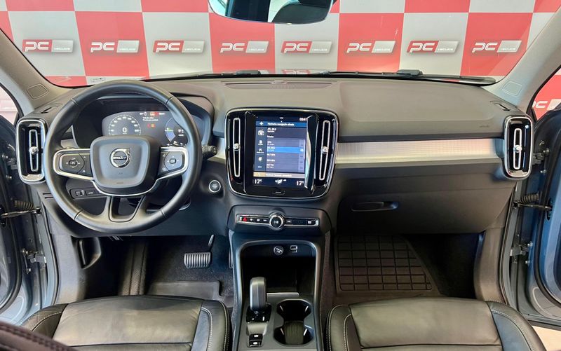Volvo XC 40 T-5 INSC EXPRE 1.5 FWD (Híbrido) 2021/2022 PC VEÍCULOS SANTA CRUZ DO SUL / Carros no Vale