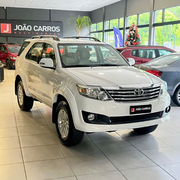 TOYOTA HILUX SW4 2.7 SR 4X2 16V FLEX 4P AUTOMÁTICO 2014/2014 JOÃO CARROS MULTIMARCAS GUAPORÉ / Carros no Vale