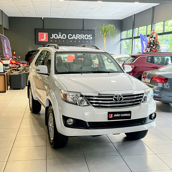 TOYOTA HILUX SW4 2.7 SR 4X2 16V FLEX 4P AUTOMÁTICO 2014/2014 JOÃO CARROS MULTIMARCAS GUAPORÉ / Carros no Vale