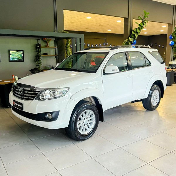 TOYOTA HILUX SW4 2.7 SR 4X2 16V FLEX 4P AUTOMÁTICO 2014/2014 JOÃO CARROS MULTIMARCAS GUAPORÉ / Carros no Vale