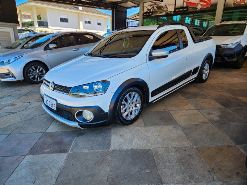 VOLKSWAGEN SAVEIRO CROSS 1.6 CE 2014/2015 TS VEÍCULOS ANTA GORDA / Carros no Vale