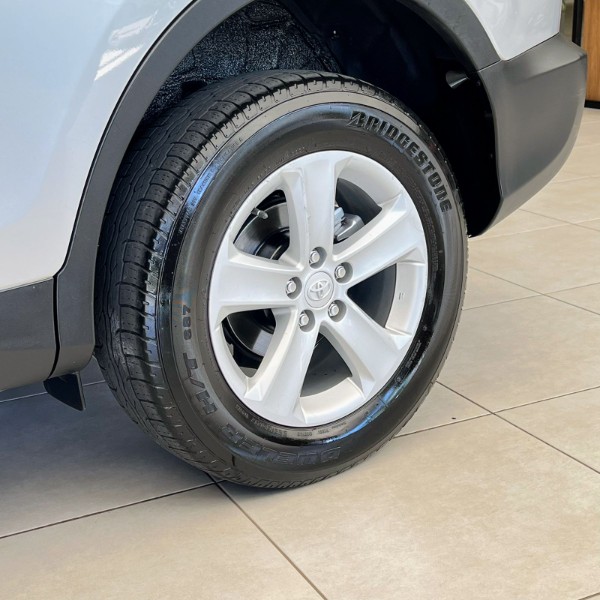 TOYOTA RAV4 2.0 4X4 16V 2014/2014 JOÃO CARROS MULTIMARCAS GUAPORÉ / Carros no Vale