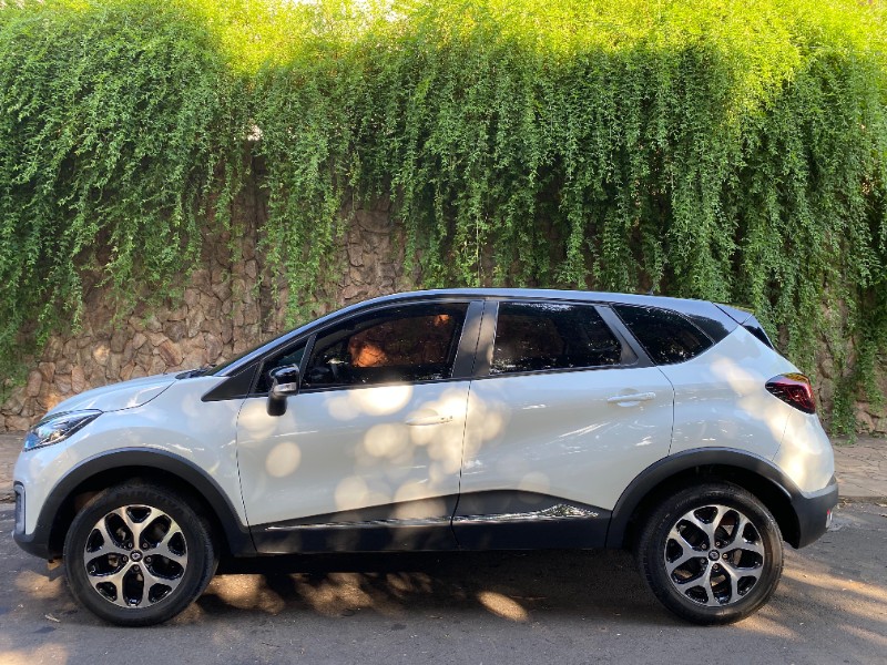 RENAULT CAPTUR ZEN 1.6 2017/2018 ESTAÇÃO DO CARRO ESTRELA / Carros no Vale