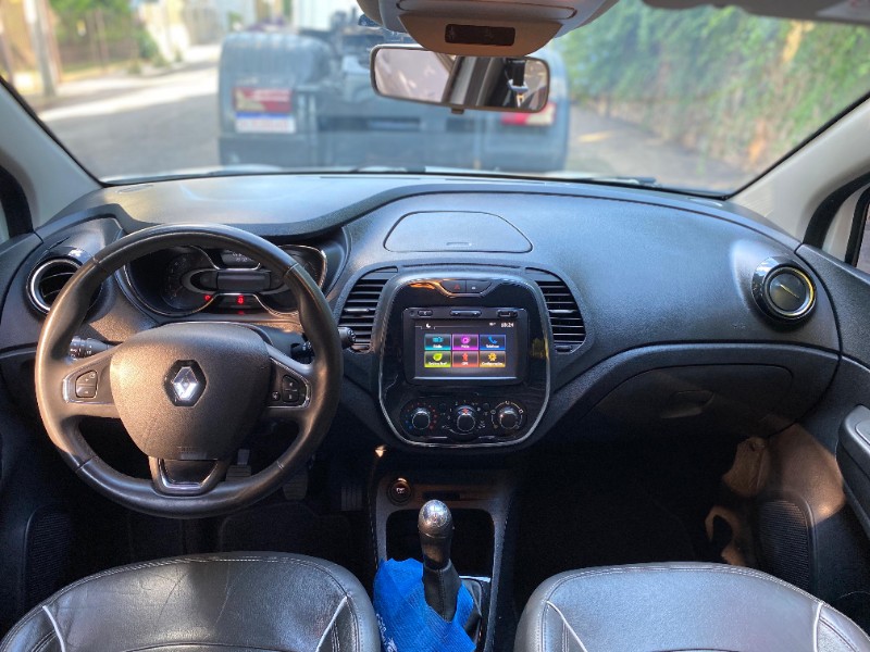 RENAULT CAPTUR ZEN 1.6 2017/2018 ESTAÇÃO DO CARRO ESTRELA / Carros no Vale